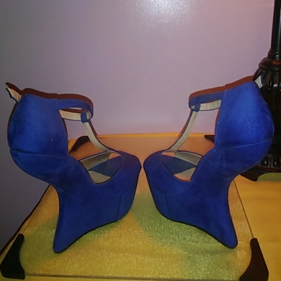 Woman's heels - Picture 4 of 7